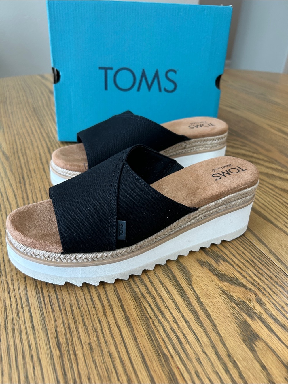 Toms Carmen Wedge Slip-On Sandals, black, size 9, NIB